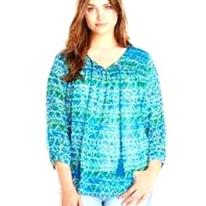 TWO by VINCE  CAMUTO Playful Batik Pintuck Peasant Blouse. NWT LARGE